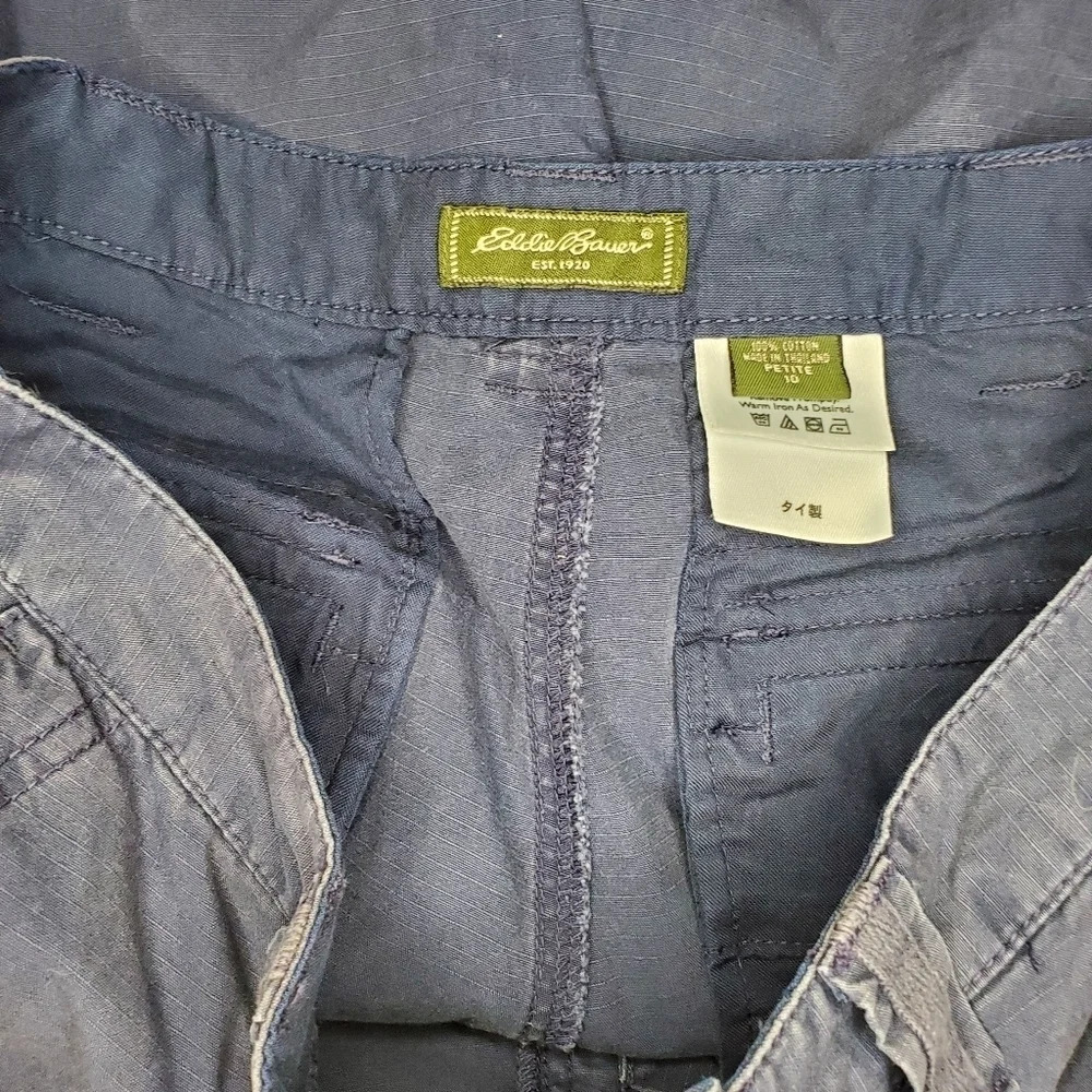 84. Eddie Bauer ~ 100% Cotton ~ Cargo Capris ~ Dark Blue ~ 10 Petite ~ Pockets - Picture 7 of 9
